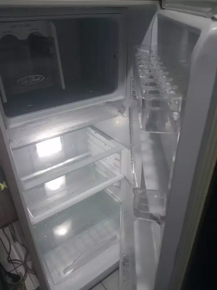 Kulkas Samsung inverter dan Polytron