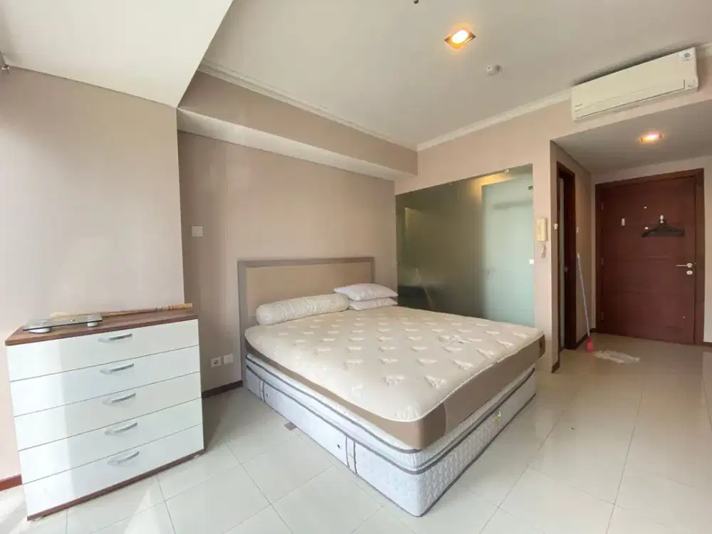 STUDIO interior semi furnish Apt.Royal mediterania garden dekat CP