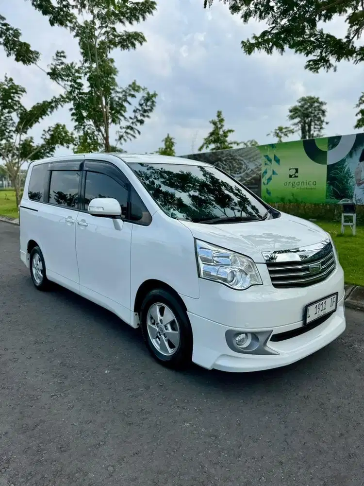 Toyota NAV1 2.0 V MATIC 2013