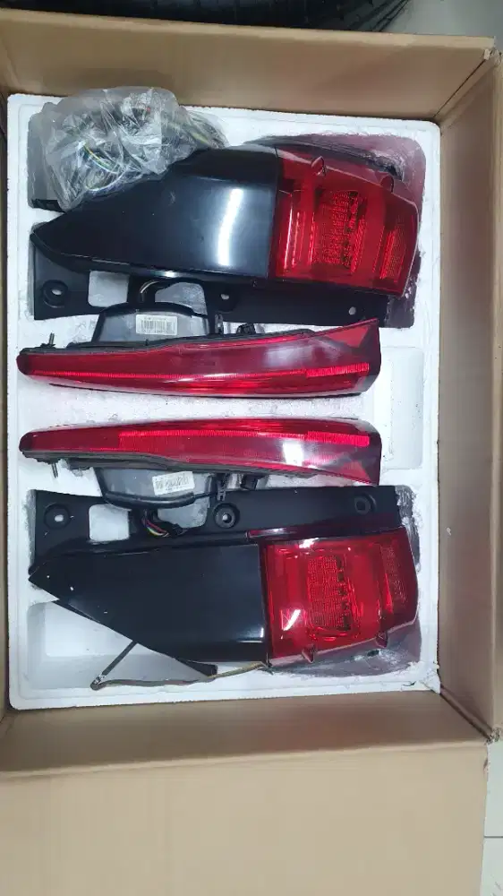 LAMPU BELAKANG FULLSET INNOVA REBORN