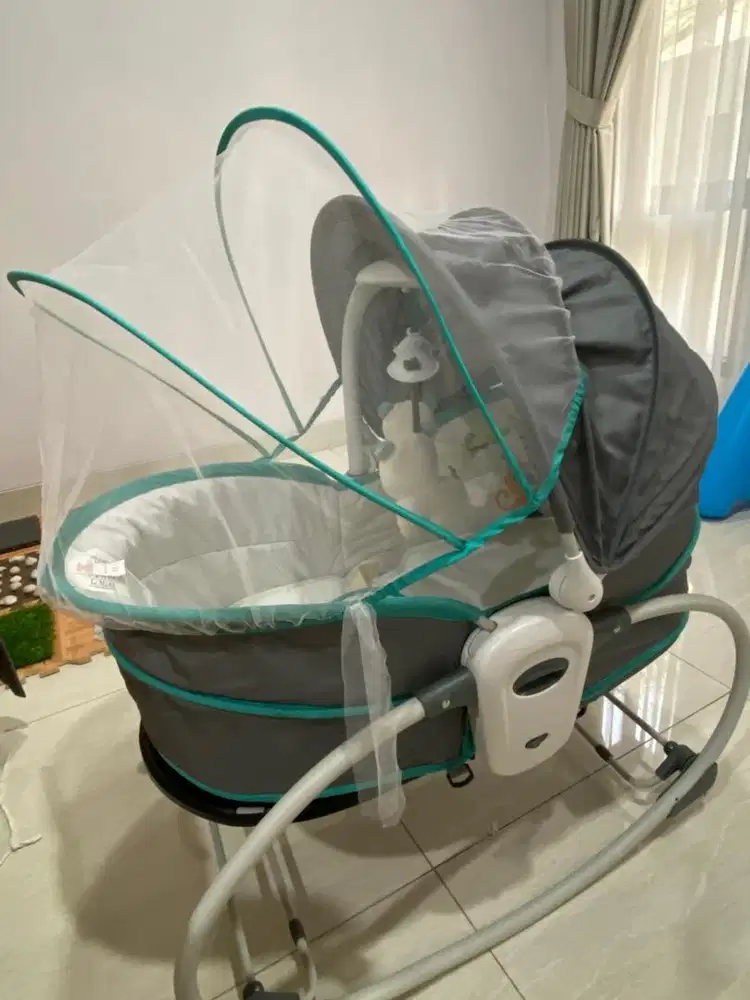 Preloved Coco Latte 5 in 1 Rocker & Bassinet