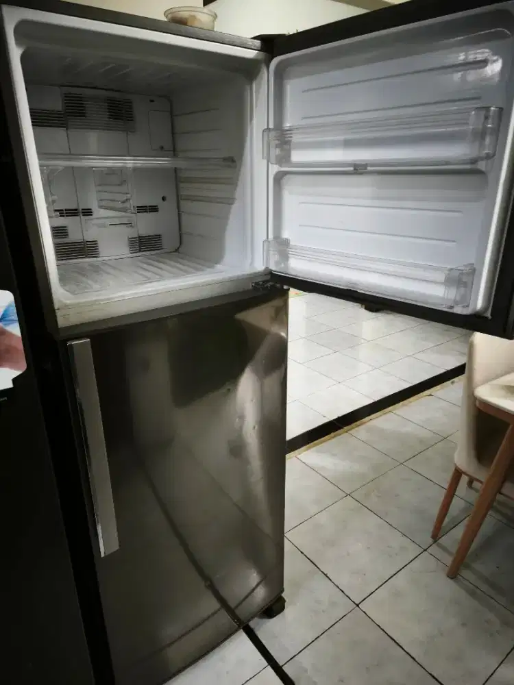 Kulkas 2 pintu Sharp plasmacluster