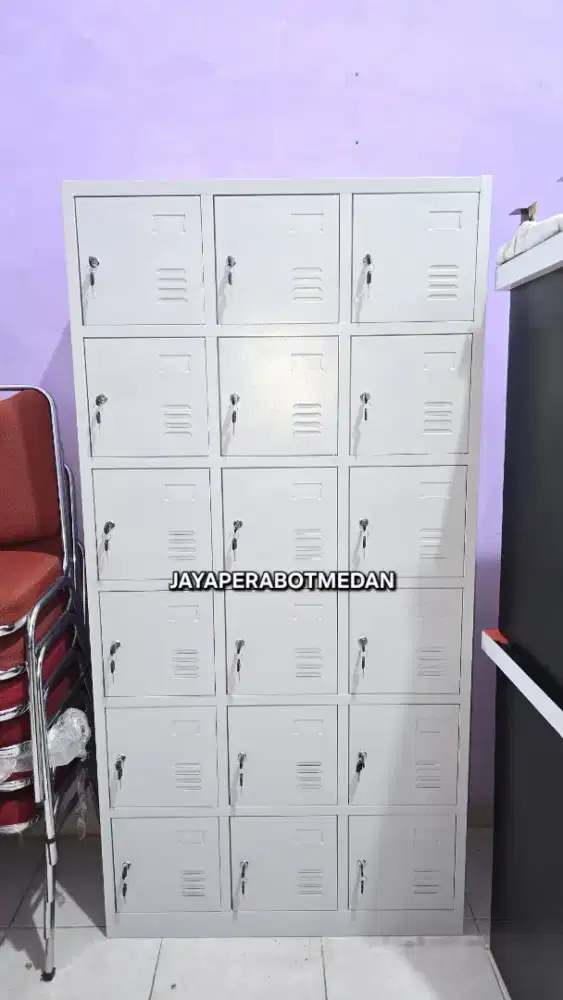 Locker  plat besi 18 pintu