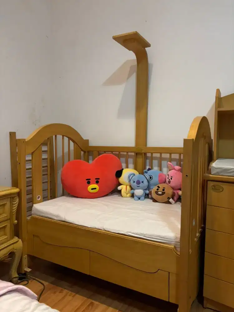Di jual tempat tidur bayi dan baby tafel merk: le monde