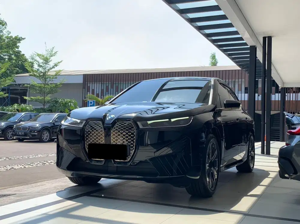 (SUPER LOW ODO!) BMW iX xDrive40 Sport