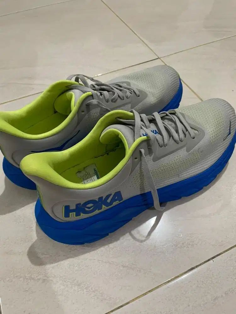 Sepatu Hoka Arahi 7