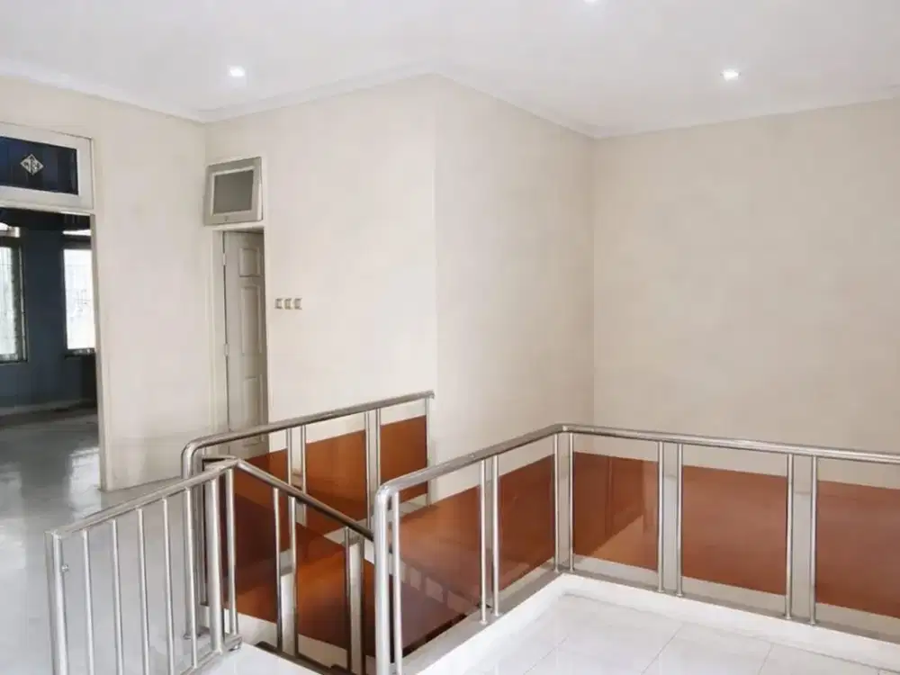 Jual Rumah 2 Lantai Luas Tanah 420M2 Bonus Halam Belakang 9M X 8M di Komplek Taman Modern Cakung