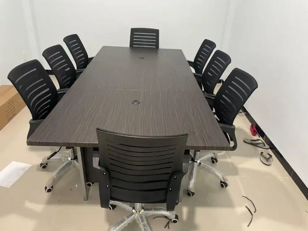 Meja meeting rangka besi