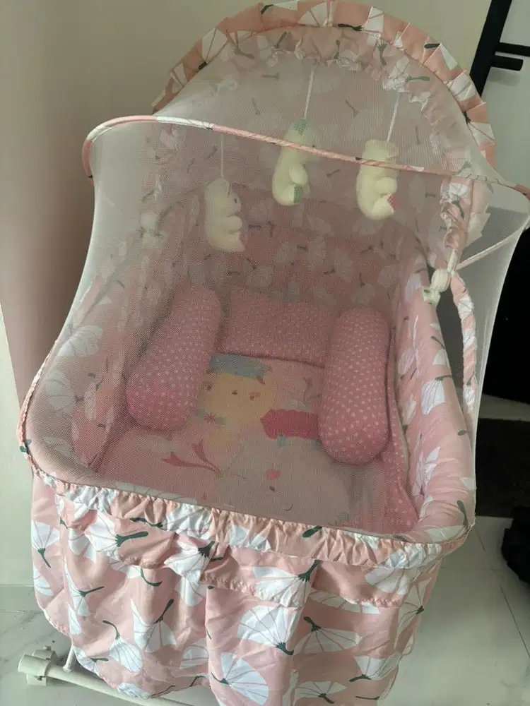 Tempat tidur bayi merk space baby warna pink