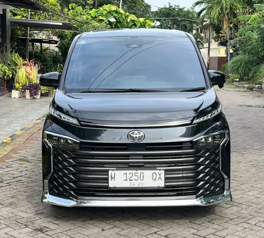Toyota VOXY AT Tahun 2023,LOW KM 14Rb ASLI