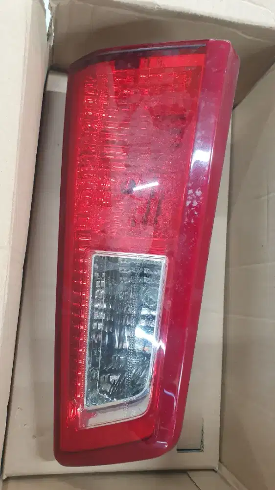 LAMPU BELAKANG KANAN Innova Reborn