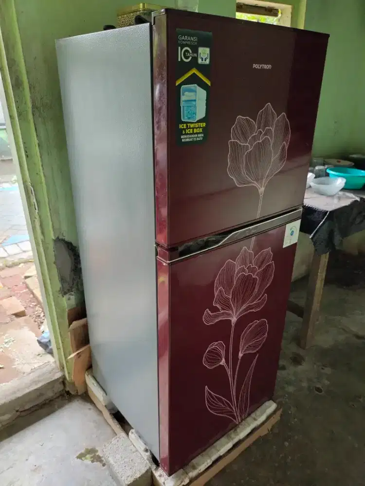 kulkas 2 pintu pemakaian 3 bulan like new