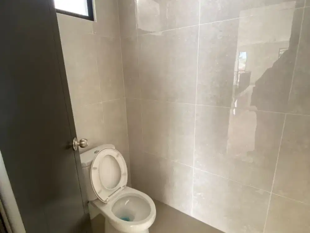 Disewa Ruko 3 Lt Menteng Studio Loft Gading Serpong. Lokasi Bagus