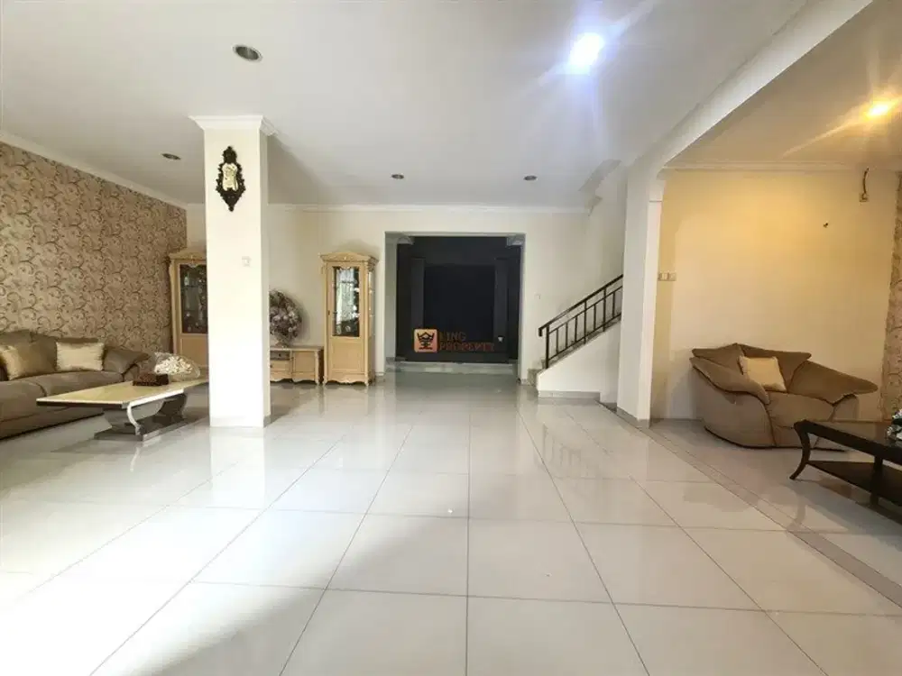 Tempat Pulang Paling Nyaman , Disewakan Rumah 2,5 lantai di Puri Mansion lokasi Perumahan yang nyaman dan aman