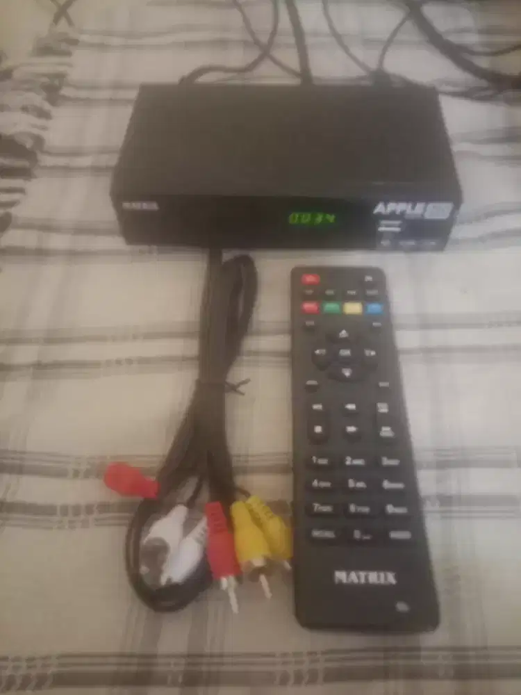 STB MATRIX APPLE MERAH SEGEL NORMAL NOMINUS MULUS KEL.REMOTE&KABEL RCA