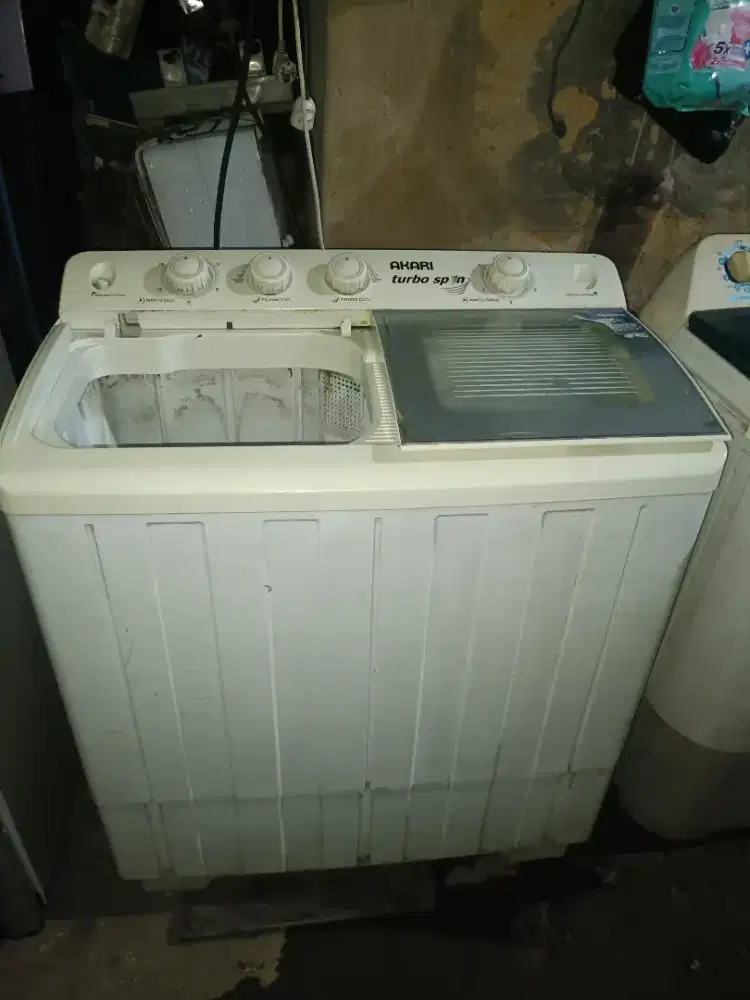 Mesin cuci 2tabung AKARI normal kencang keduanya