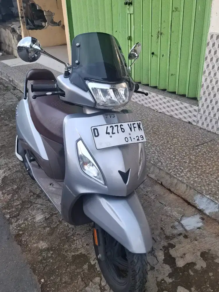 TVS Callisto silver