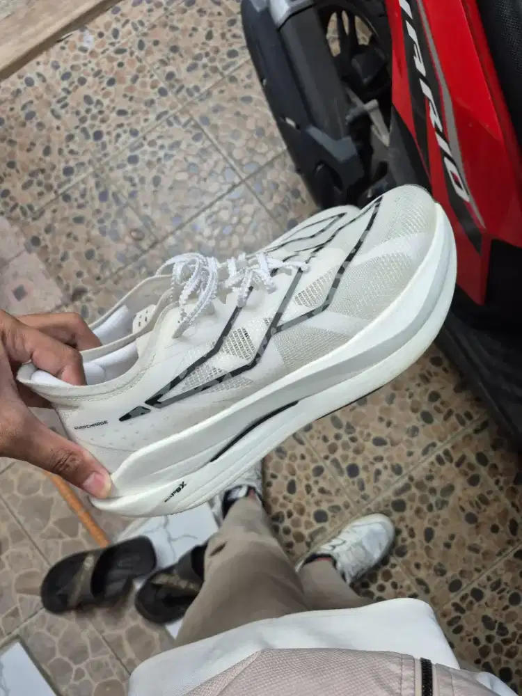 Sepatu Running Mills Enercharge M1