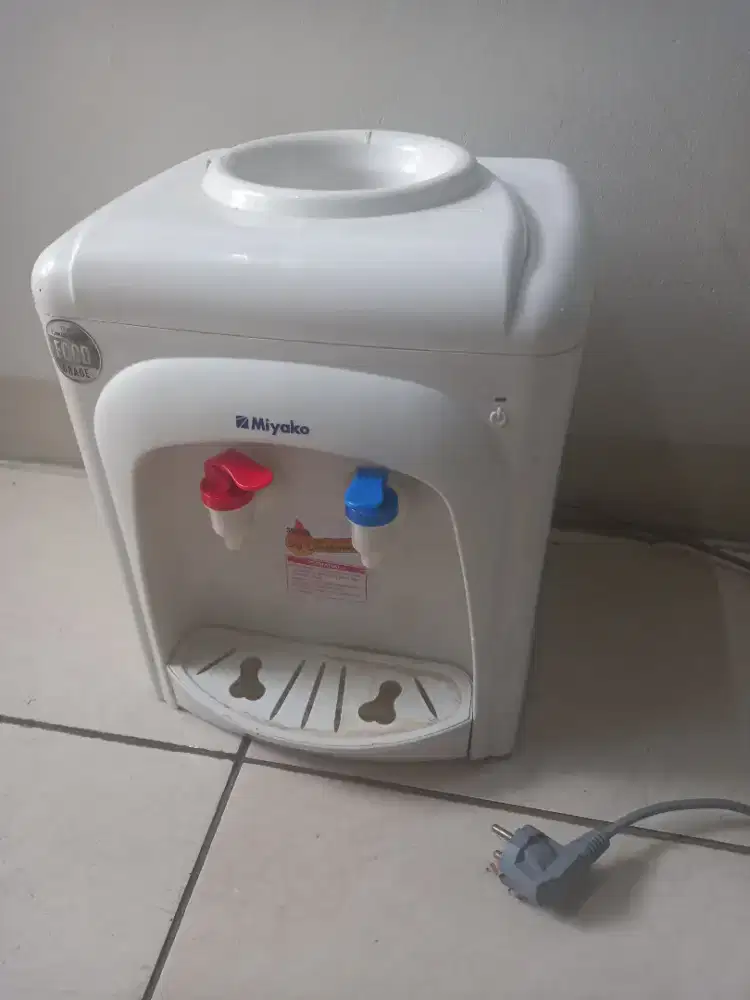 Dispenser Hot dan Sedang merk Miyako