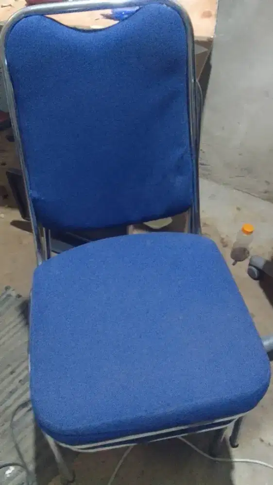 Kursi busa minus sandaran lapuk