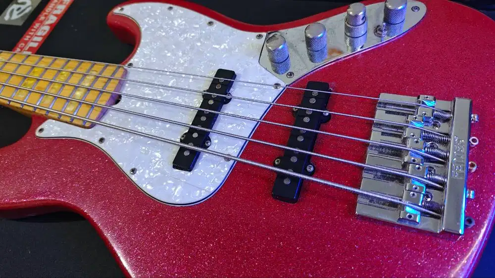 gitar Jazz Bass 5 senar aktif