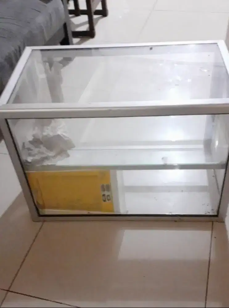 Etalase untuk jualan