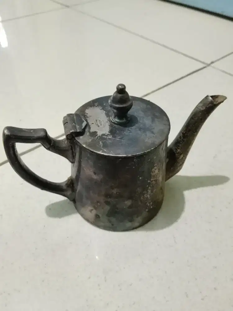 Teko antik bahan perak