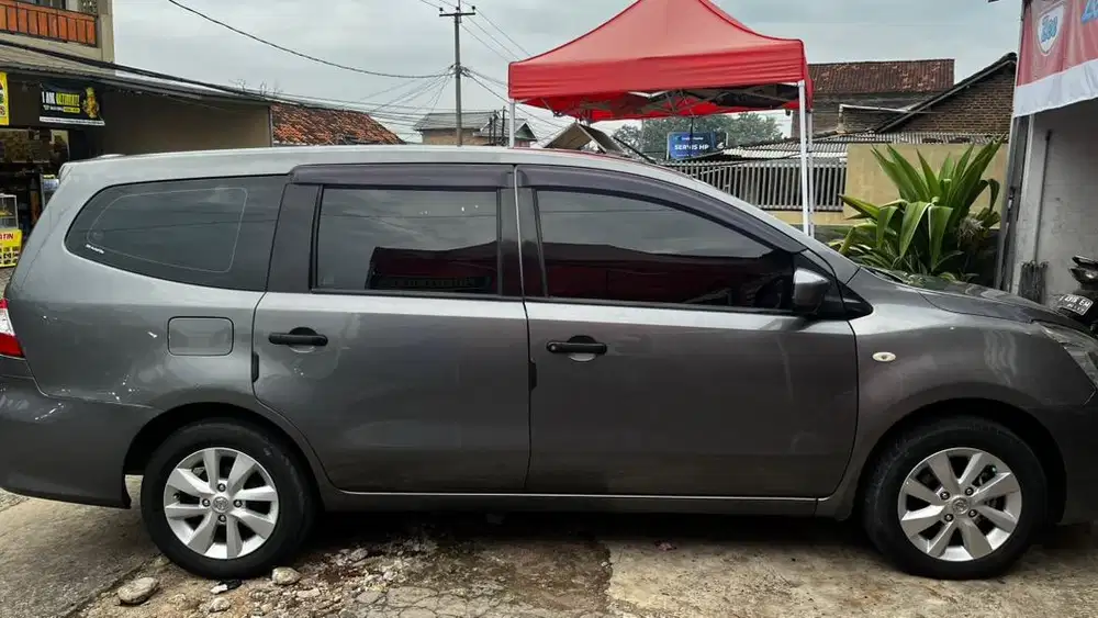 GRAND LIVINA MATIC 2014