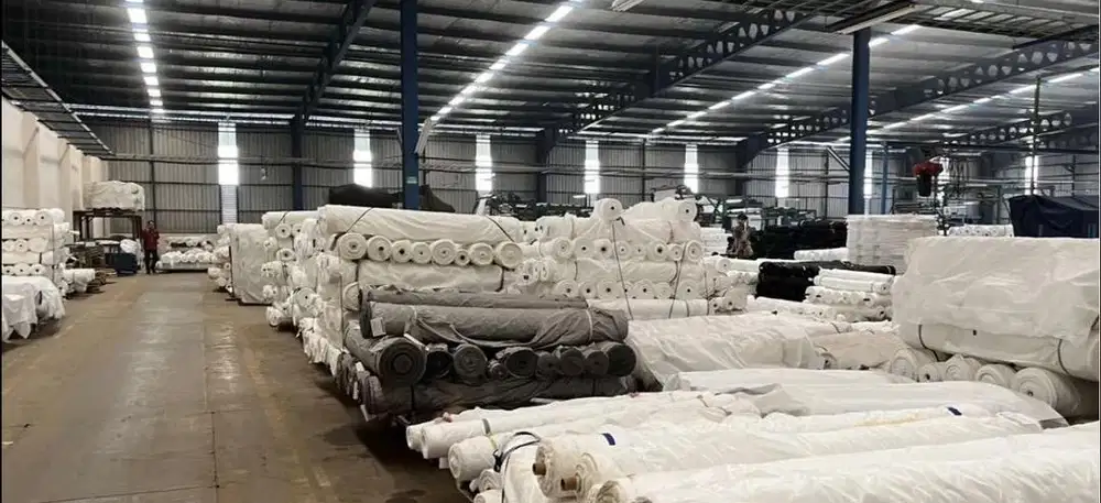 Staff gudang officer