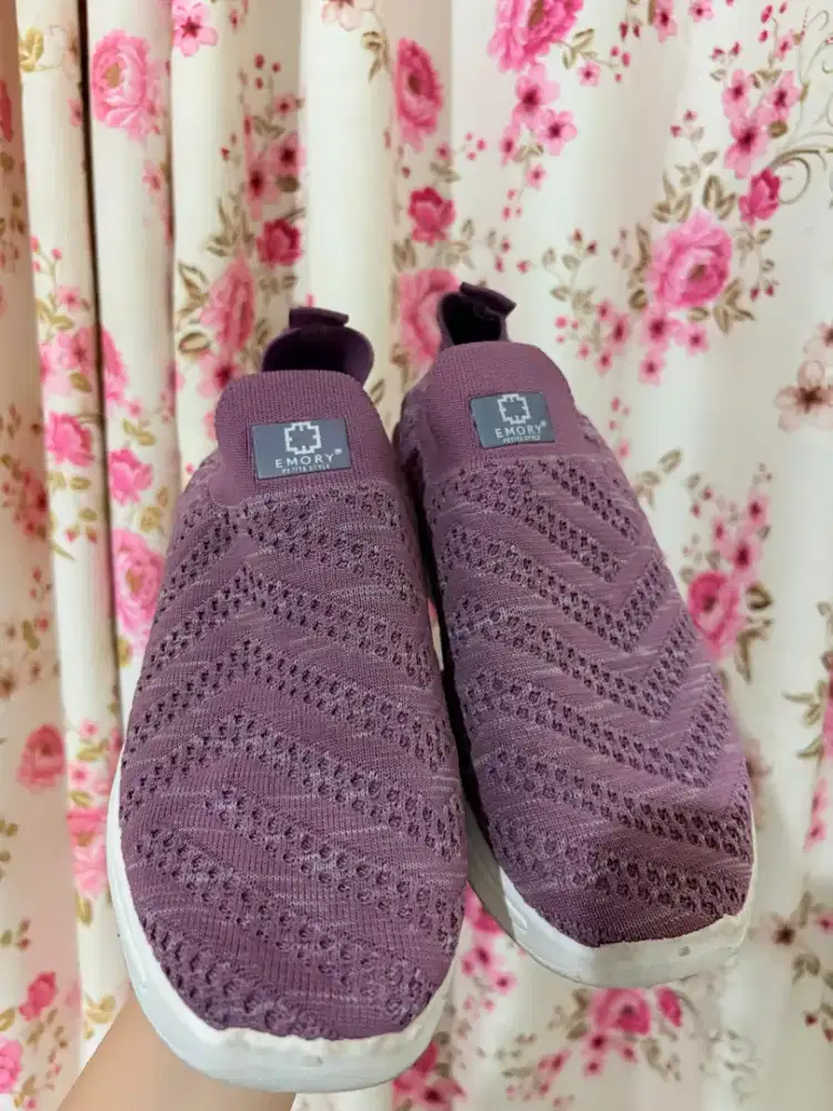 Wedges emory berbahan empuk