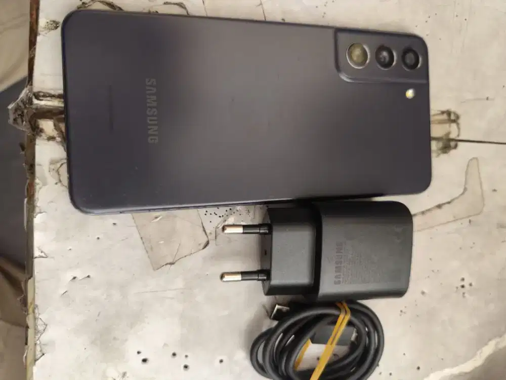 Samsung S21 FE 8/256 5G resmi sein msih bgus(Lecet pemakean aja) bs TT