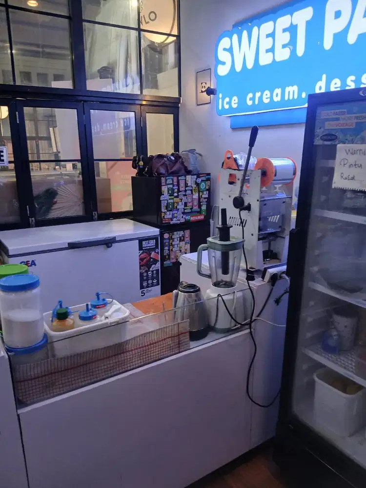 DiJual cepat meja panjang putih