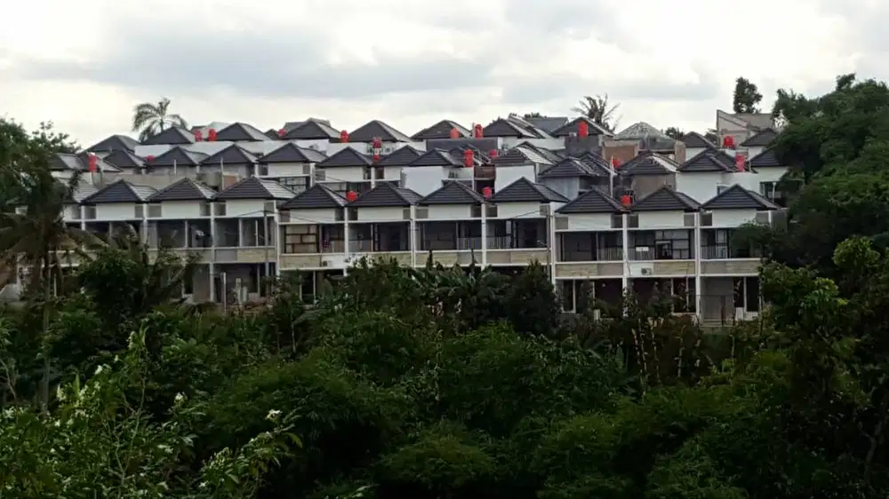 Rumah Siap Huni Strategis - Cluster The Villas