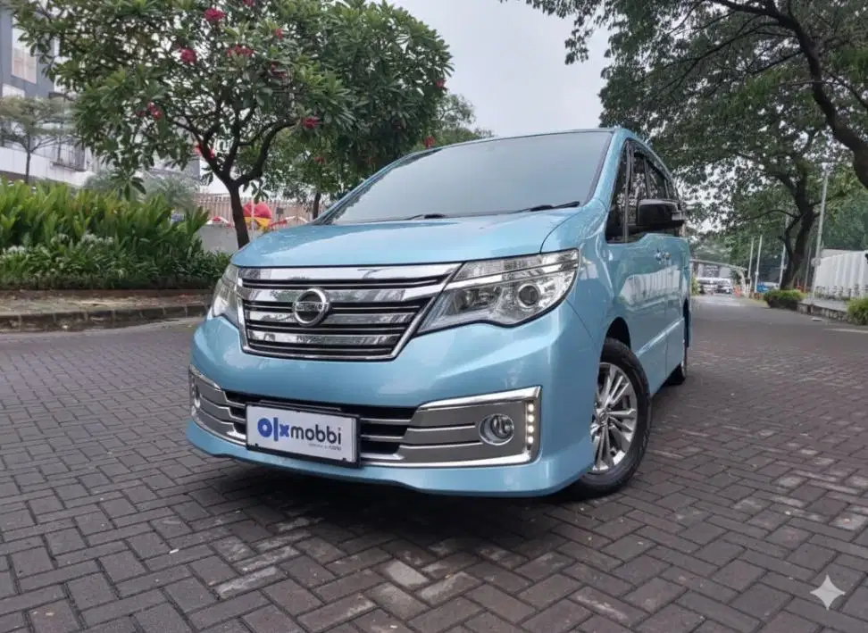 DP RINGAN Nissan Serena 2.0 HWS Panoramic Bensin-AT Biru C9XHB