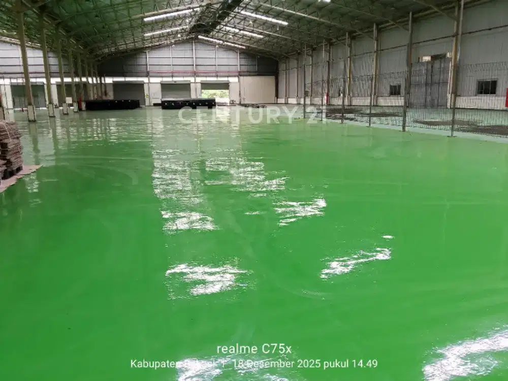 Gudang Akses Jalan Besar Dan Kontainer 40 Feet Di Cikarang