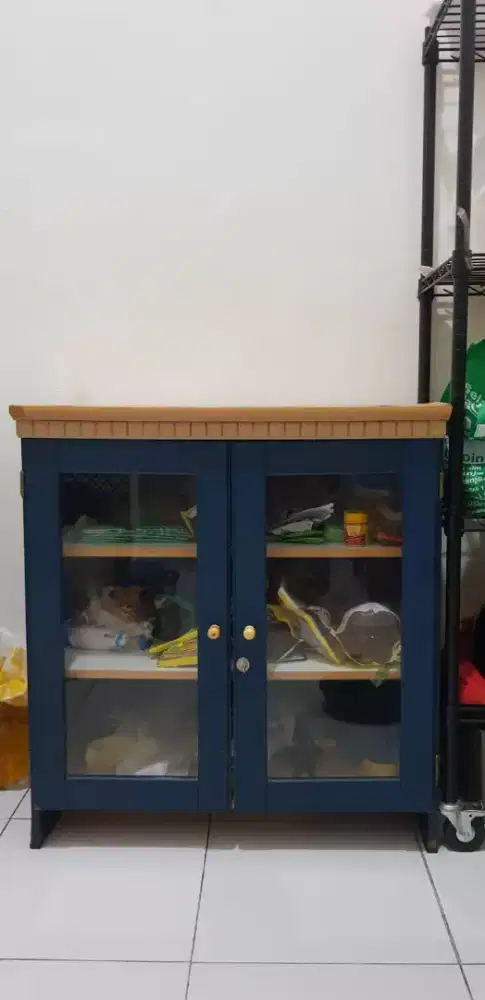 Meja lemari 2 pintu