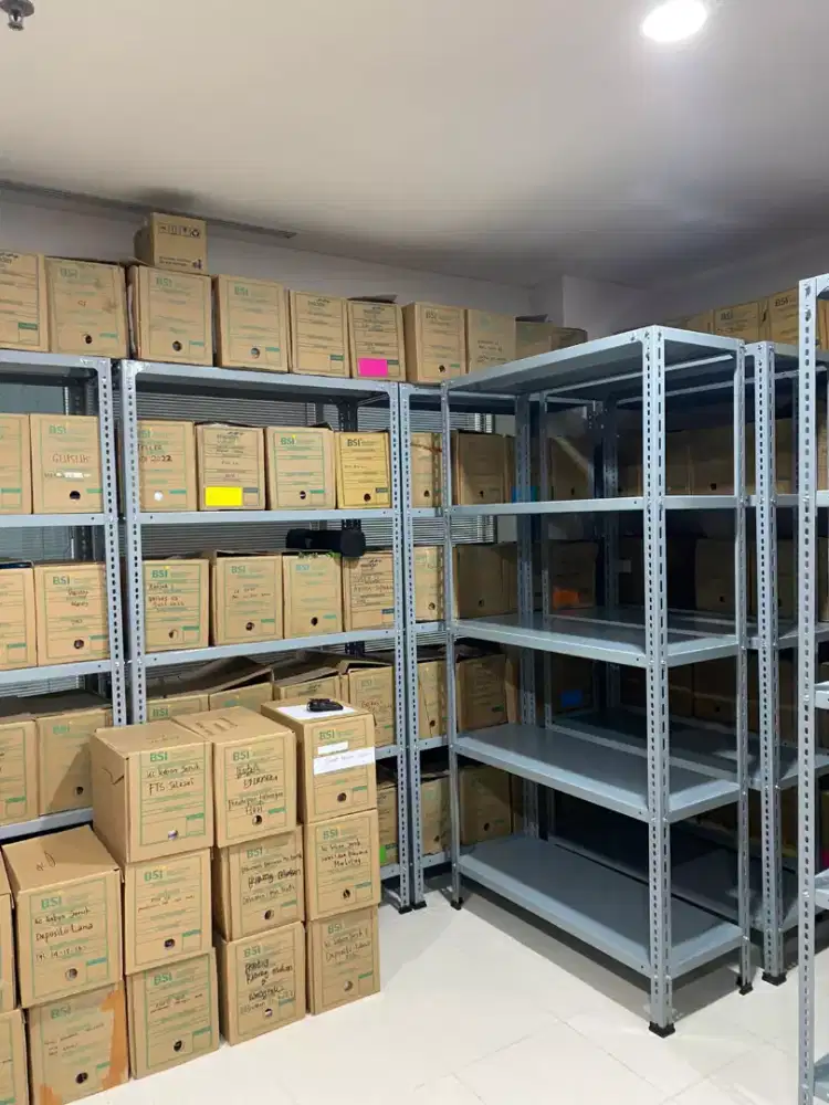 Rak besi rak gudang dan rak medium