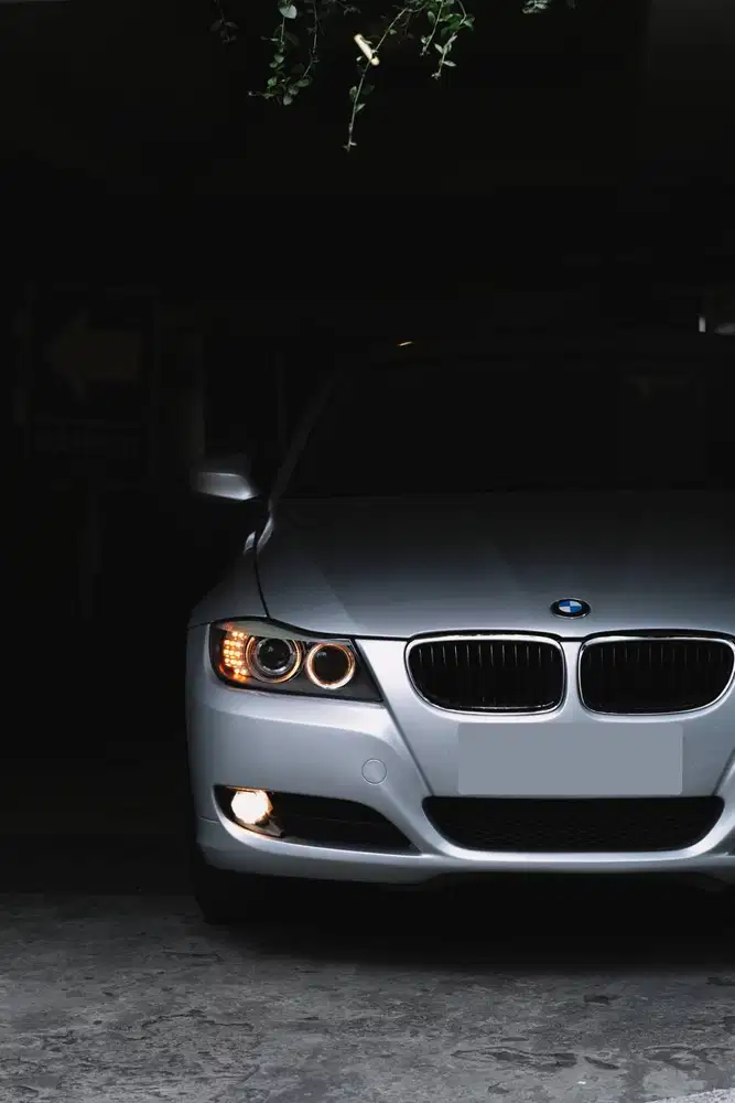 BMW E90 320i AT 2010 KM 67 RIBU RAWATAN NO PR
