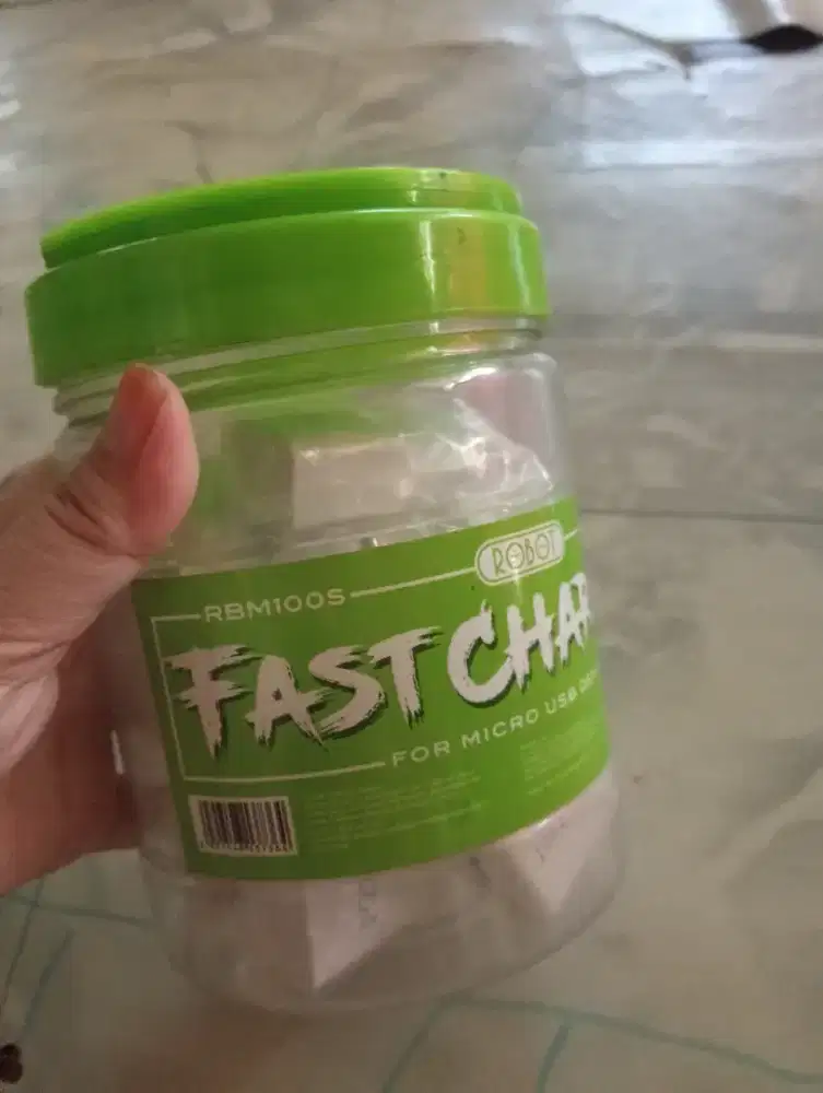 Adaptor charger robot