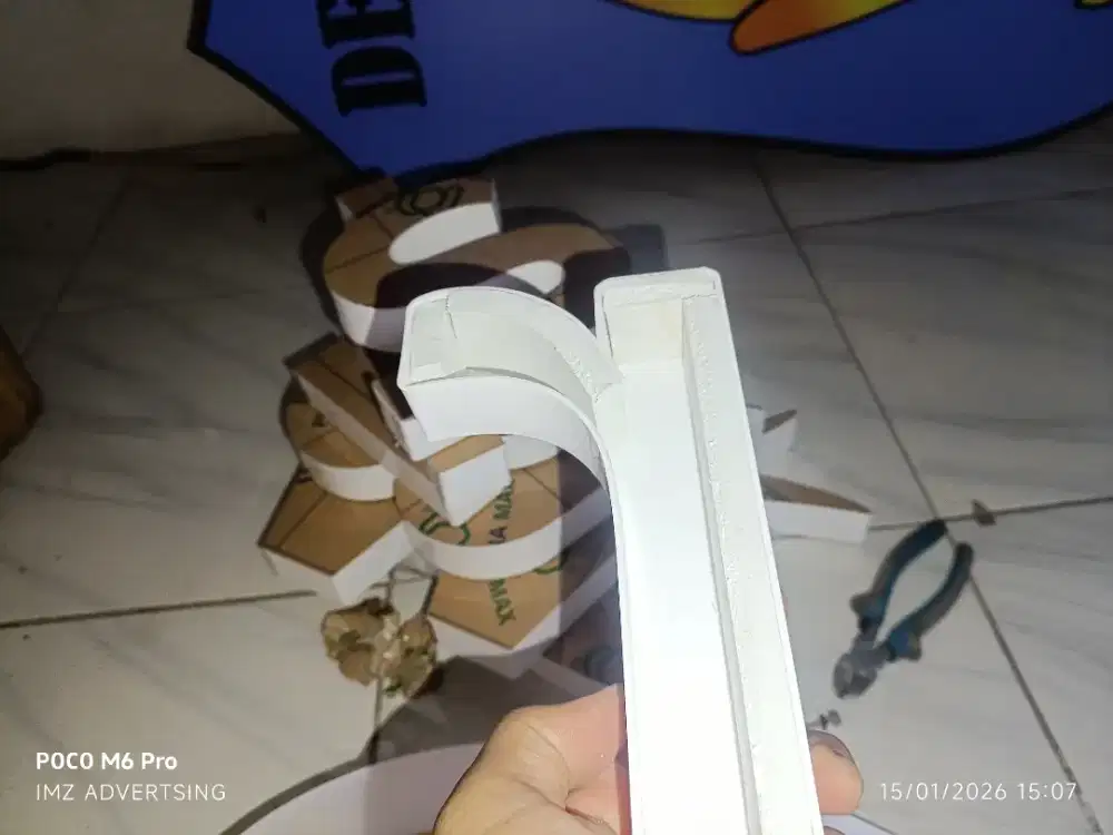 Huruf timbul akrilik spons