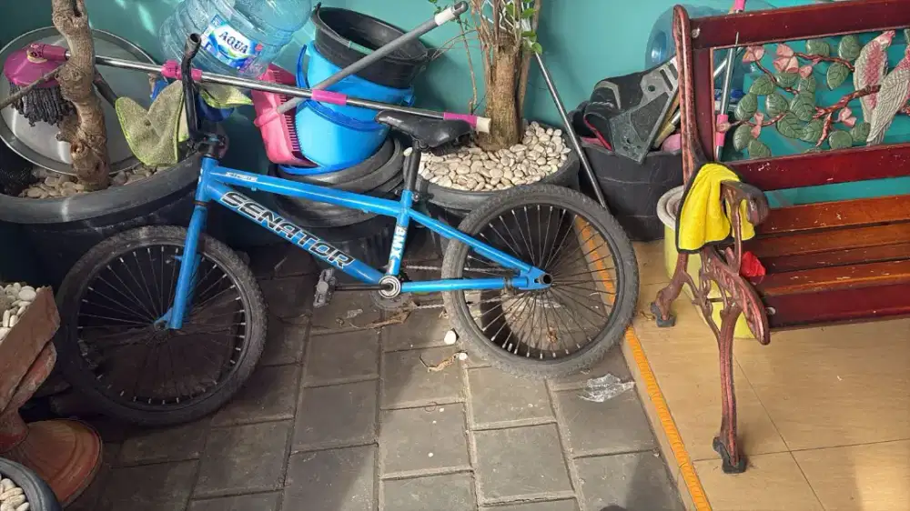 Sepeda BMX senator