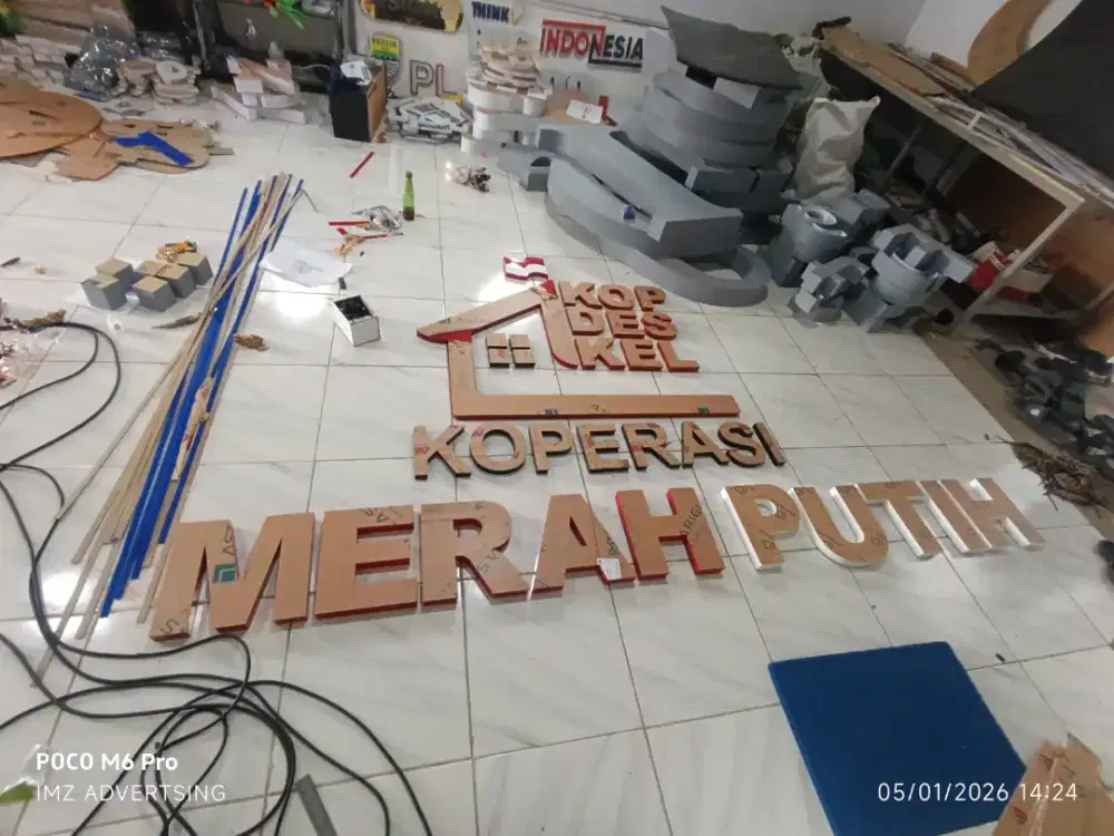 Huruf timbul akrilik free disain