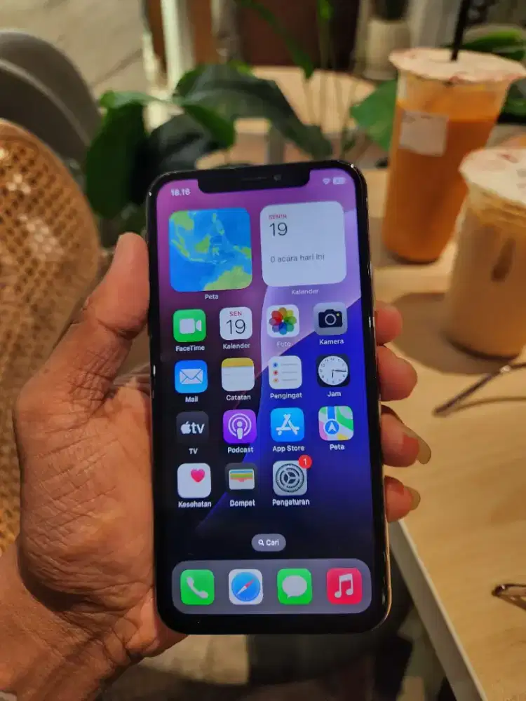 Iphone xs 64gb hanya bisa kartu indosat dan tri (bisa tt