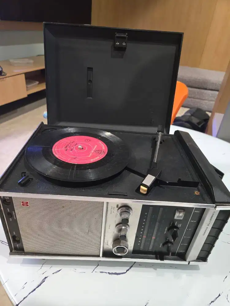 PEMUTAR PIRINGAN HITAM - KLASIK