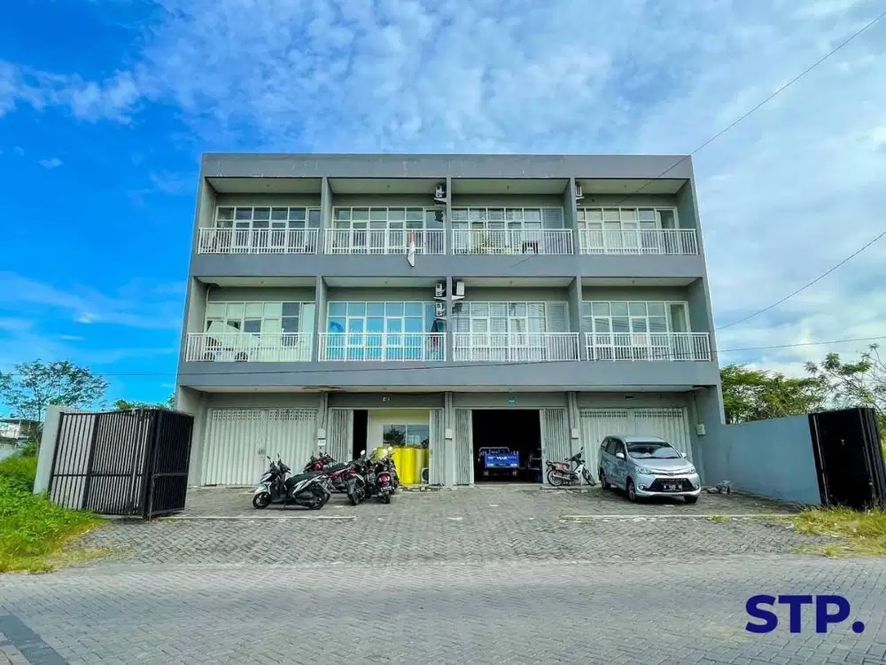 Jual Ruko 3 lantai di main road Dian Istana  Lokasi strategis