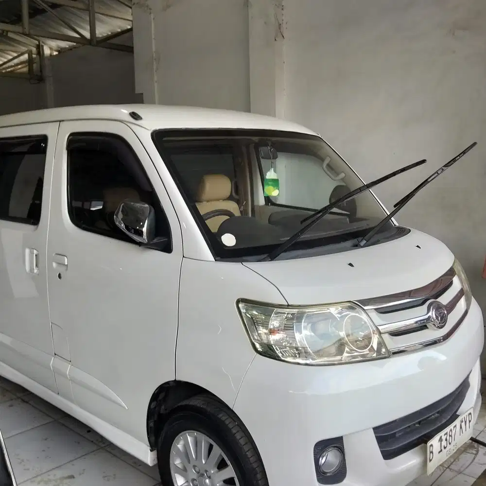 Daihatsu Luxio 2011 Bensin