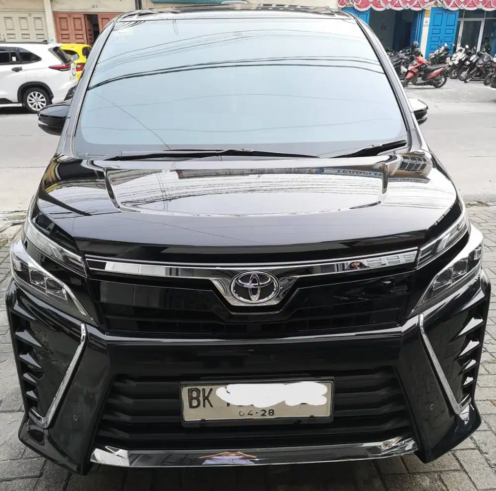 Toyota Voxy (2018) 2.0 AT