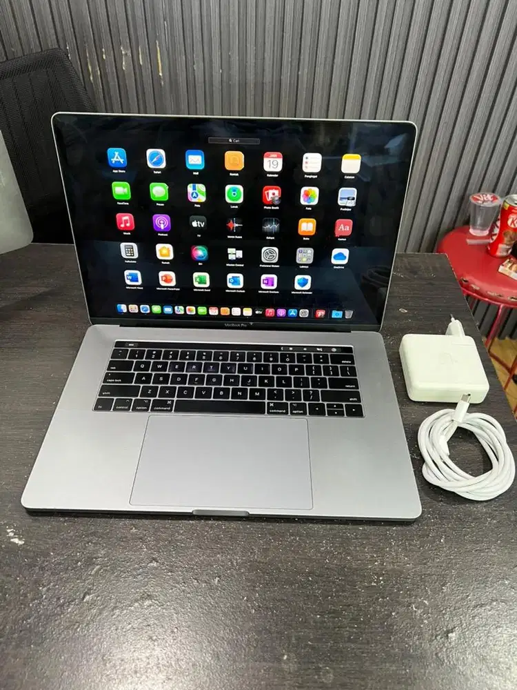 MacBook Pro 2016 Tauchbarr 16inch 16/512gb