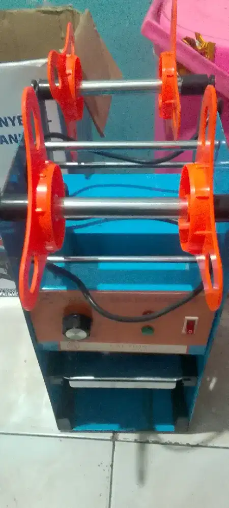 Mesin pres cup minuman