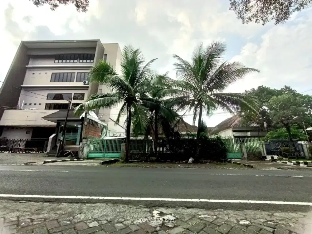 Rumah Jl. Raya Ijen Jantung Kota Malang